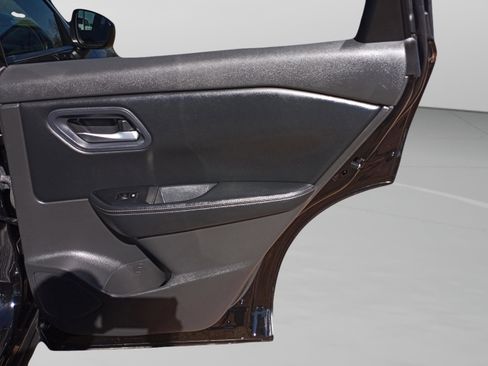 Used 2024 Nissan Rogue SV image 37