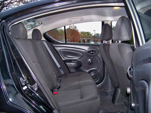 Used 2019 Nissan Versa S FWD image 18