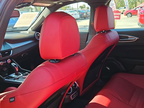 Used 2024 Alfa Romeo Giulia Veloce image 7