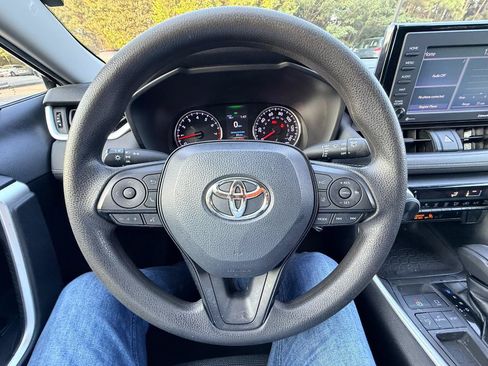 Used 2020 Toyota RAV4 LE FWD image 17