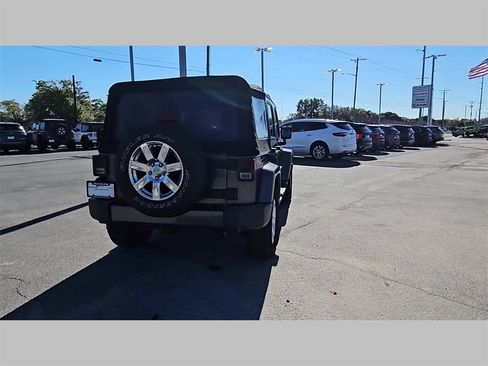 Used 2016 Jeep Wrangler Unlimited Sahara w/ Connectivity Group image 31