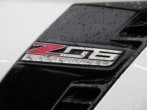 Used 2016 Chevrolet Corvette Z06 w/ 3LZ Preferred Equipment Group image 8