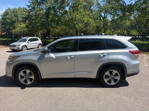 Used 2019 Toyota Highlander Limited AWD/4WD image 2