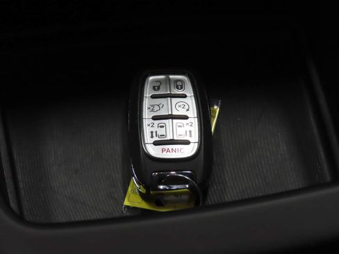 Used 2025 Chrysler Pacifica Select FWD image 17