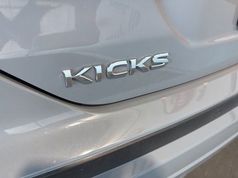 Used 2021 Nissan Kicks SV image 11