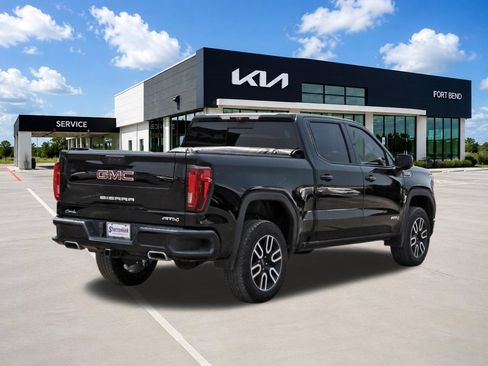 Used 2023 GMC Sierra 1500 AT4 w/ Technology Package AWD/4WD image 5