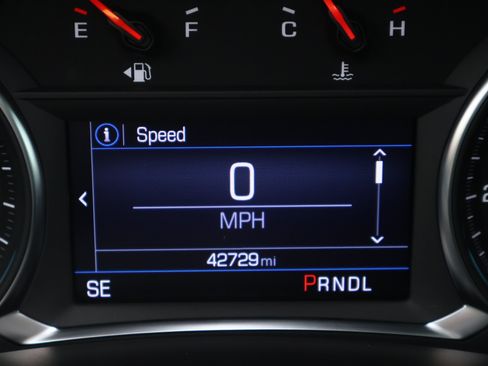 Used 2024 Chevrolet Equinox LT w/ LPO, Floor Liner Package FWD image 4