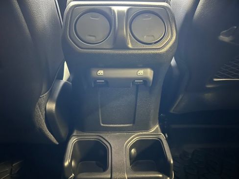 Used 2025 Jeep Gladiator Sport AWD/4WD image 19