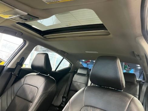 Certified 2023 Nissan Altima 2.5 SR w/ SR Premium Package FWD image 22