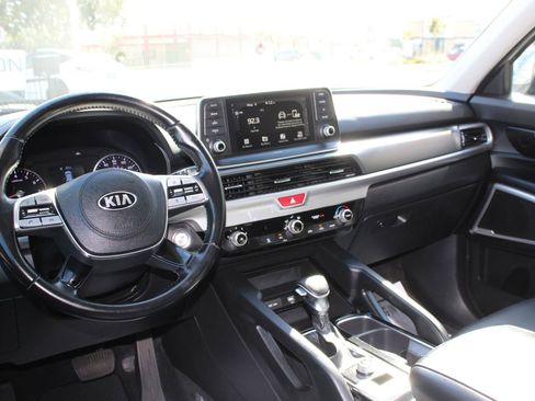 Used 2021 Kia Telluride LX FWD image 17