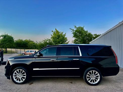 Used 2018 Cadillac Escalade ESV Premium Luxury AWD/4WD image 3