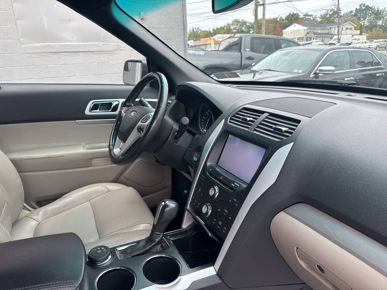 Used 2013 Ford Explorer XLT AWD/4WD image 30