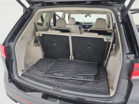 Used 2023 Volkswagen Atlas SEL R-Line image 22