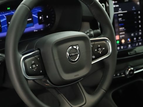 Used 2024 Volvo XC40 B5 Ultimate w/ Protection Package Premier AWD/4WD image 16