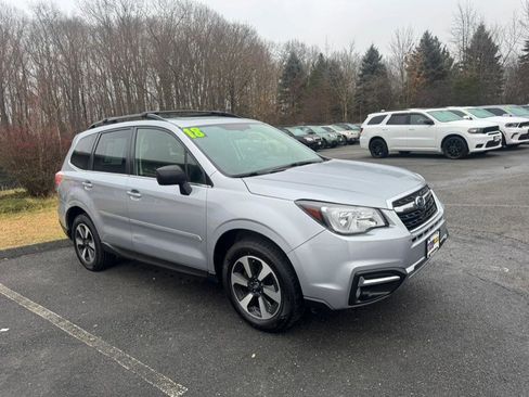 Used 2018 Subaru Forester 2.5i Limited image 3