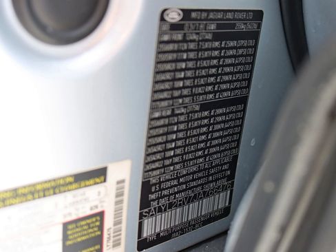 Used 2018 Land Rover Range Rover Velar R-Dynamic SE image 40