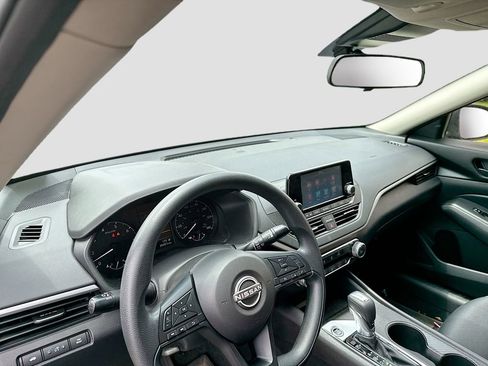 Used 2024 Nissan Altima 2.5 S FWD image 11