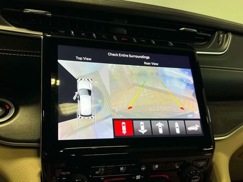 Used 2023 Jeep Grand Cherokee Limited w/ Luxury Tech Group II image 31