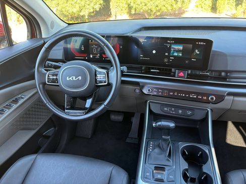 Used 2026 Kia Carnival FWD image 32