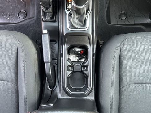 Used 2018 Jeep Wrangler Unlimited Sport S image 31