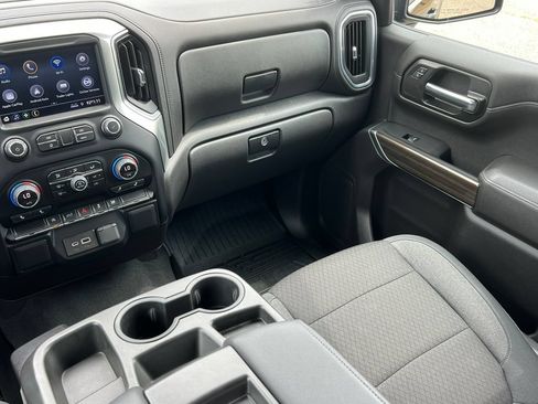 Used 2022 Chevrolet Silverado 1500 LT AWD/4WD image 31