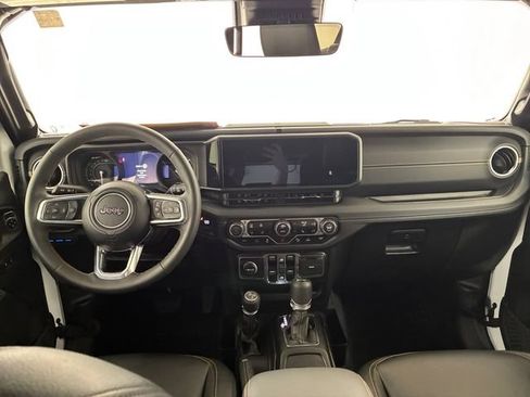 Used 2024 Jeep Wrangler Unlimited Sahara w/ Technology Group AWD/4WD image 20