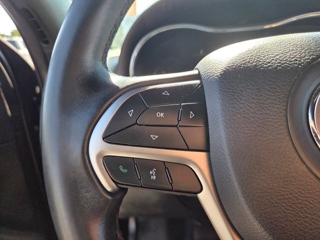 Used 2020 Jeep Grand Cherokee Laredo w/ Laredo X Package RWD image 25