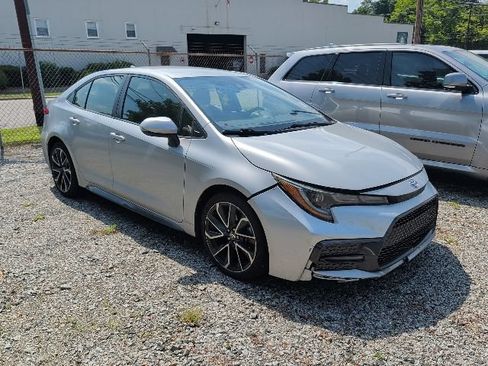 Used 2022 Toyota Corolla SE FWD image 2