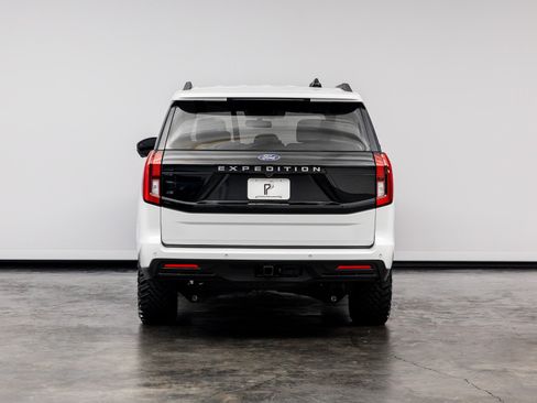 Used 2025 Ford Expedition Active AWD/4WD image 16