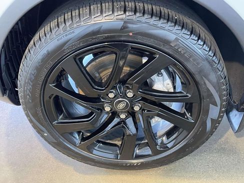 Used 2025 Land Rover Discovery S AWD/4WD image 12