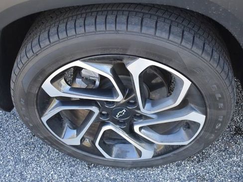 Used 2024 Chevrolet Trax RS w/ Sunroof Package FWD image 14