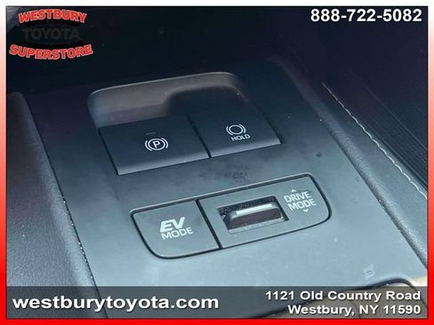 Certified 2024 Toyota Venza XLE AWD/4WD image 34