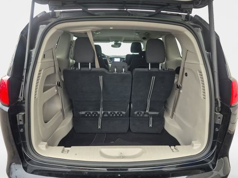 Used 2024 Chrysler Voyager LX image 22