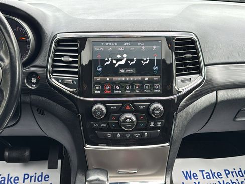 Certified 2022 Jeep Grand Cherokee Laredo X AWD/4WD image 24
