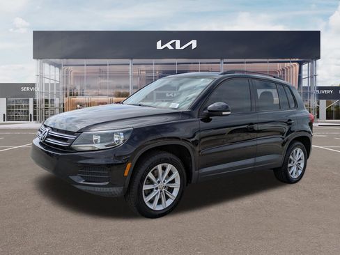 Used 2017 Volkswagen Tiguan S image 6