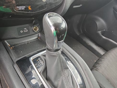 Used 2018 Nissan Rogue SV AWD/4WD image 30