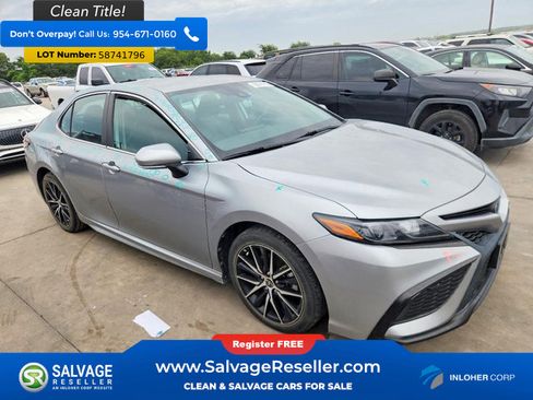 Used 2022 Toyota Camry SE w/ Cold Weather Package FWD image 5