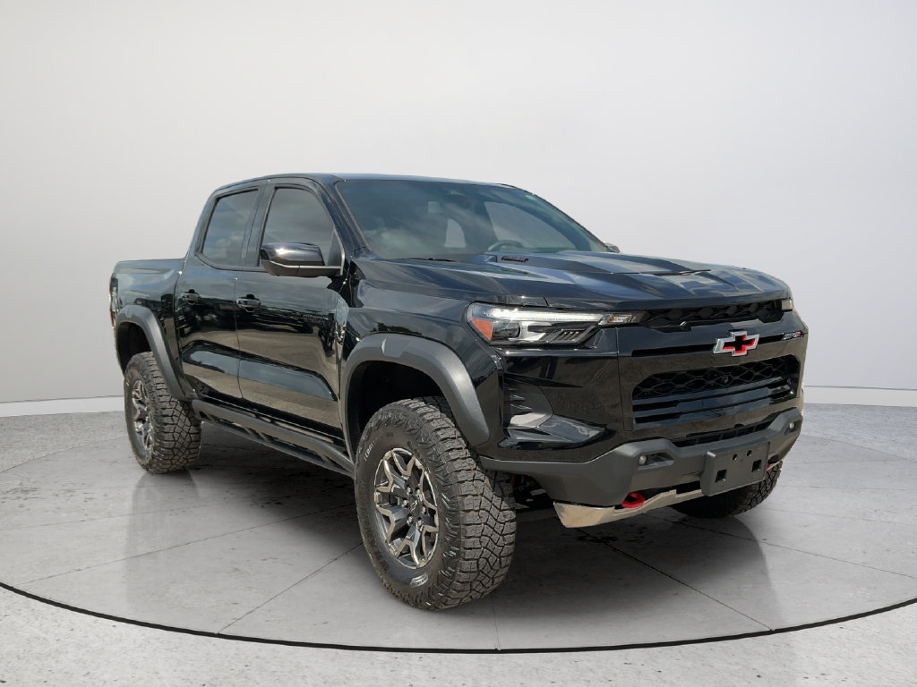 Used 2026 Chevrolet Colorado ZR2 w/ Technology Package AWD/4WD image 1
