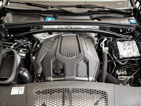 Certified 2024 Porsche Macan image 37