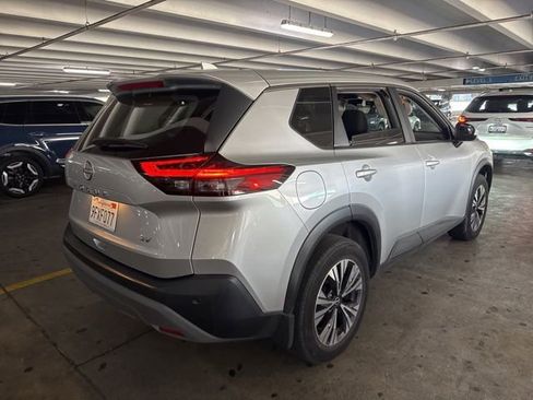 Used 2023 Nissan Rogue SV FWD image 3