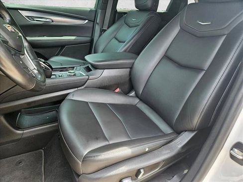 Used 2022 Cadillac XT5 Luxury FWD image 11