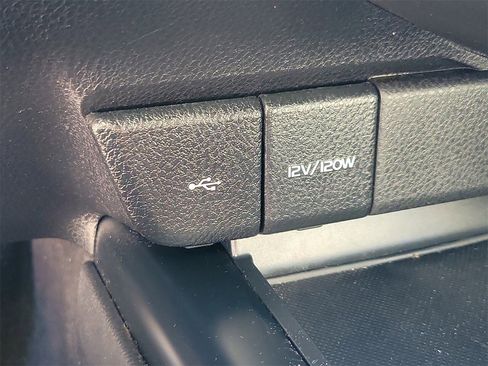 Used 2020 Toyota Camry SE image 28