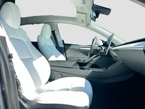 Used 2023 Tesla Model Y Performance image 12