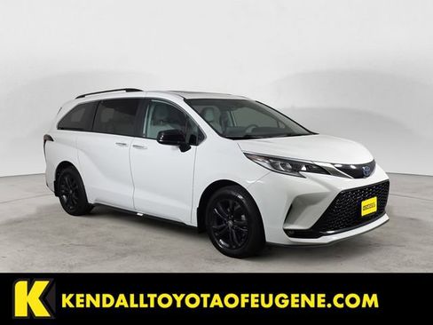 Used 2024 Toyota Sienna XSE AWD/4WD image 7
