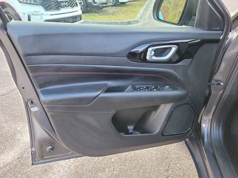 Used 2024 Jeep Compass Trailhawk image 11