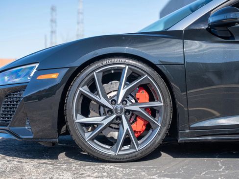 Used 2021 Audi R8 V10 w/ Premium Package image 5