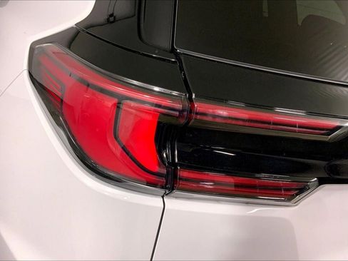 Used 2025 GMC Acadia Elevation image 28