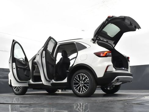 New 2025 Ford Escape SE FWD image 40