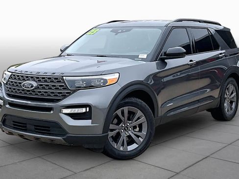 Used 2023 Ford Explorer XLT w/ Equipment Group 202A RWD image 2