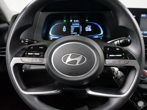 Used 2024 Hyundai Elantra SE image 12